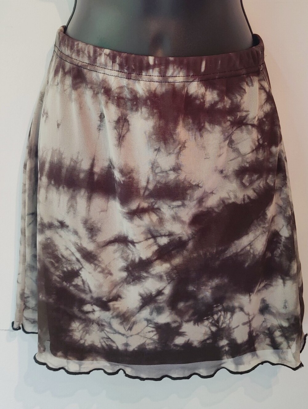 Nasty Gal Black and White Sheer Tie-Dye Pattern Overlay Skirt 8